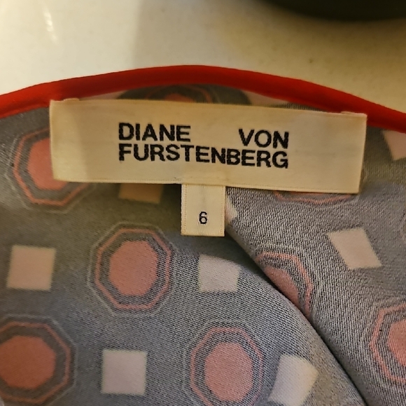 Diane Von Furstenberg Red and Black Geometric Wrap Dress - Picture 6 of 7